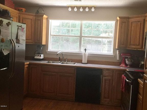 4th image of 2105 Woodville Ln