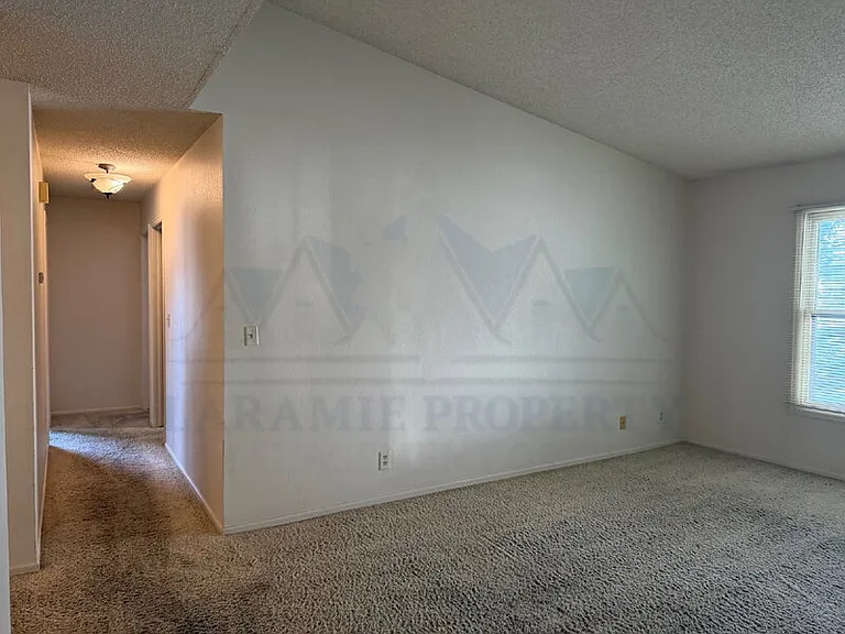 1905 Alsop Ln — Photo 7