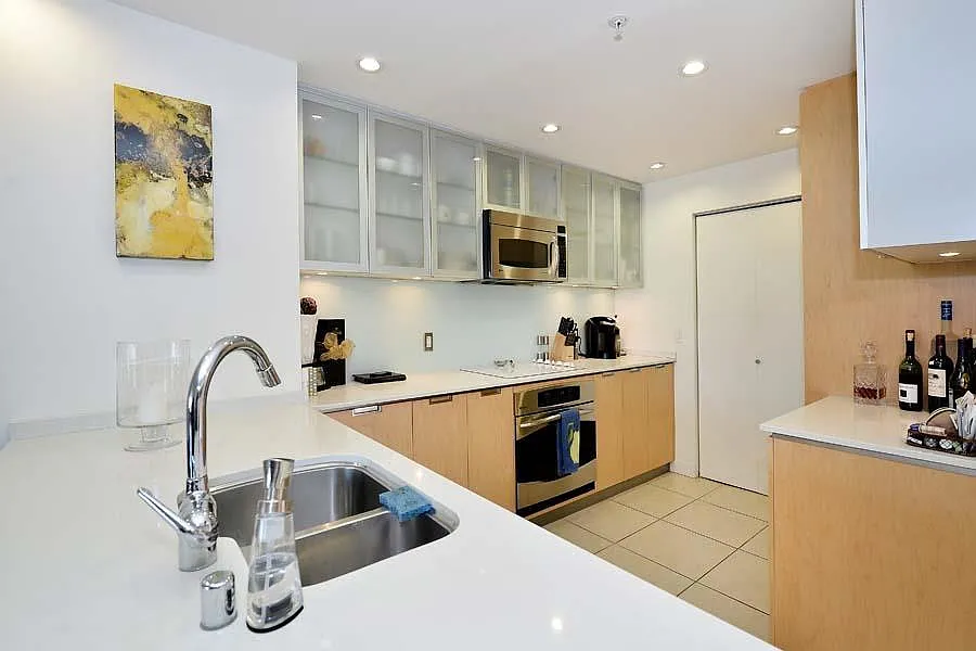 3 bed, 1391 sqft, $4,095 — Photo 4