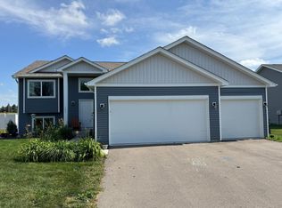 140 Lake Erin Dr, Green Isle, MN 55338