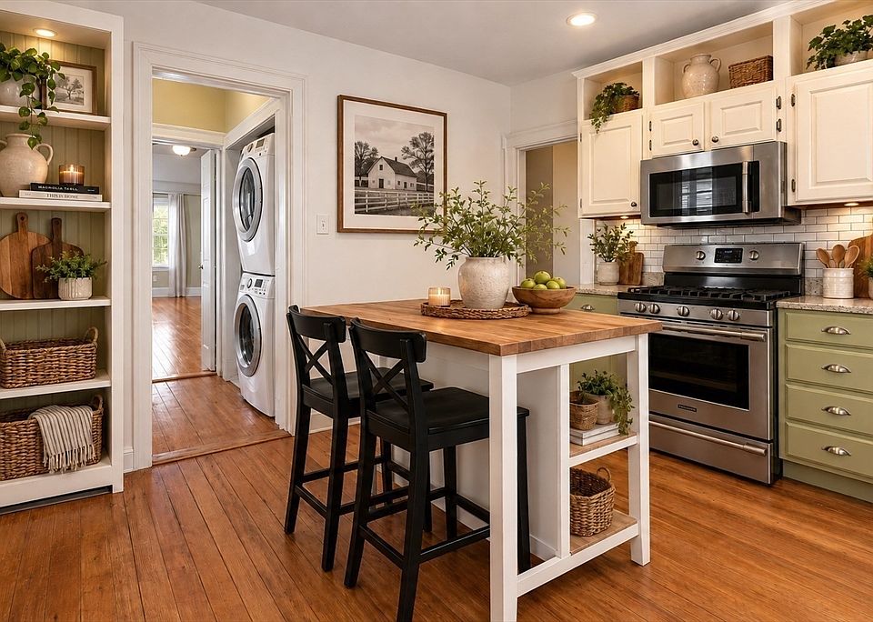 1st image of 124 Melville Ave #1