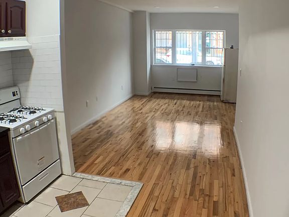 5th image of 448 E 136th St