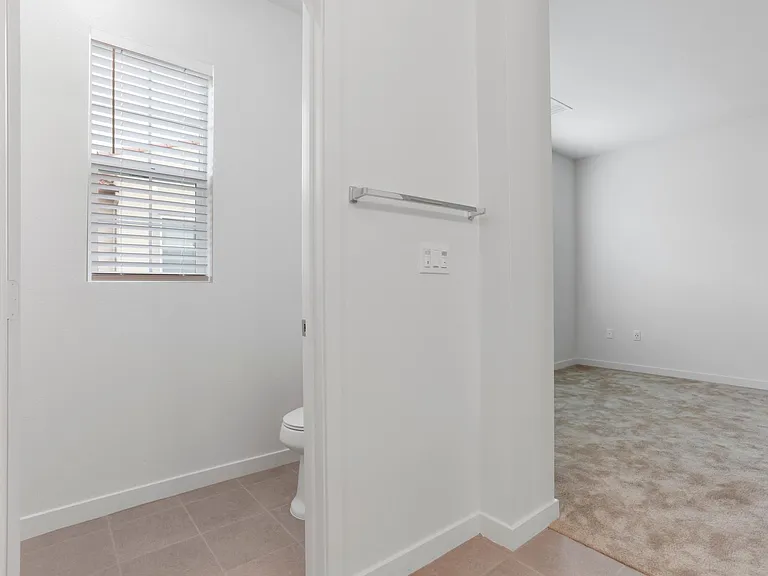 821 Blackstone Dr — Photo 32