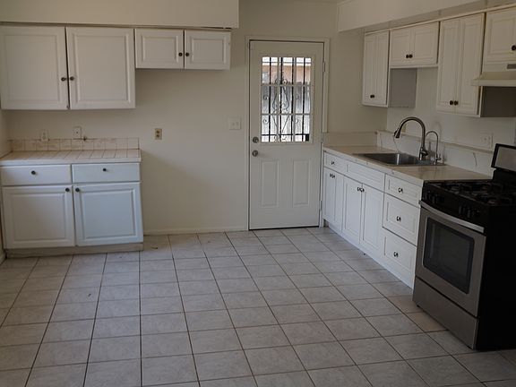 3rd image of 4051 Weyer St