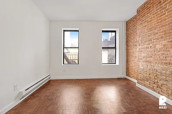 Rented by REZI | media 12