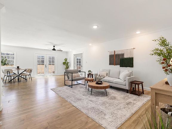 3rd image of 5105 Larkspur Dr