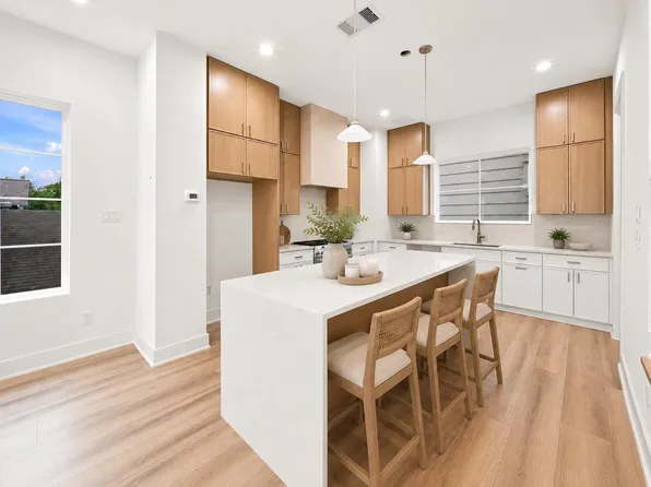 1109 E 24th St, Houston, TX 77009