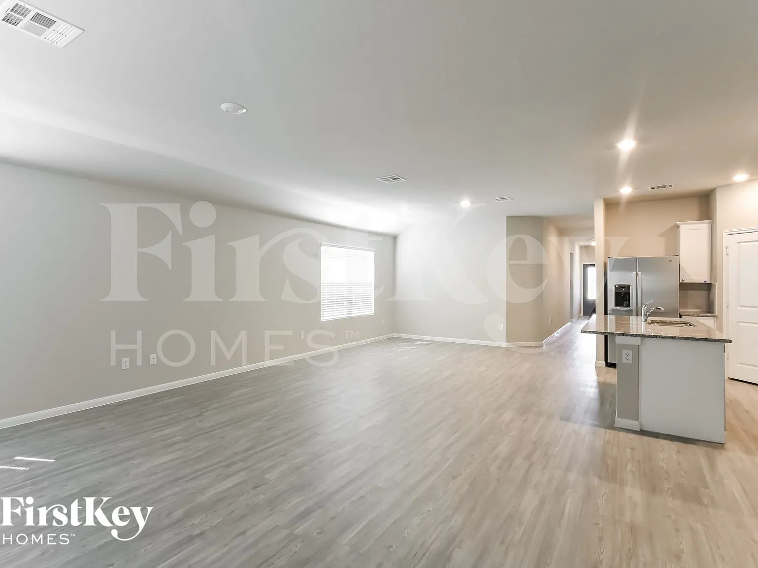 4 bed, 2.5 bath, 1910 sqft, $1,920 — Photo 4