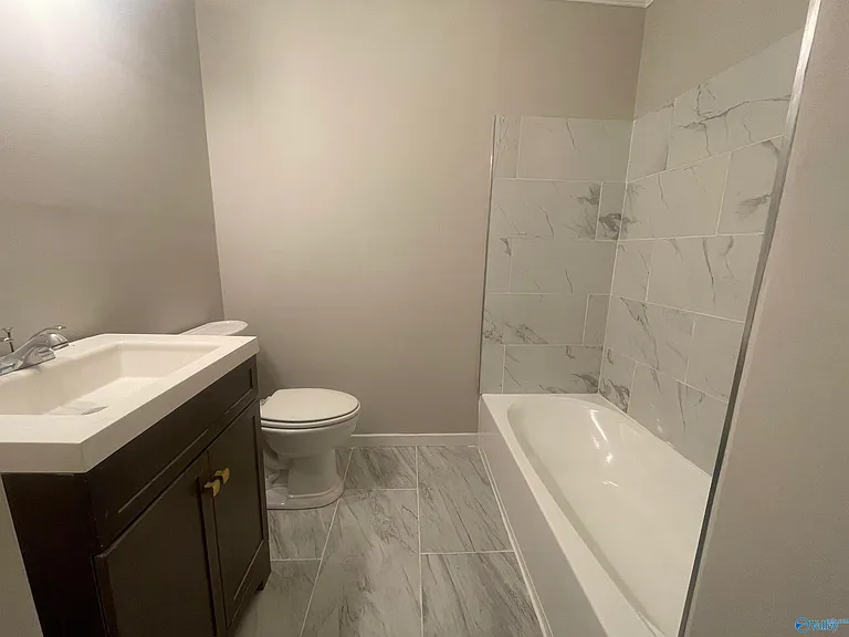 709 Marion Dr — Photo 15
