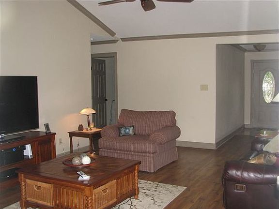 4th image of 570 Romero St