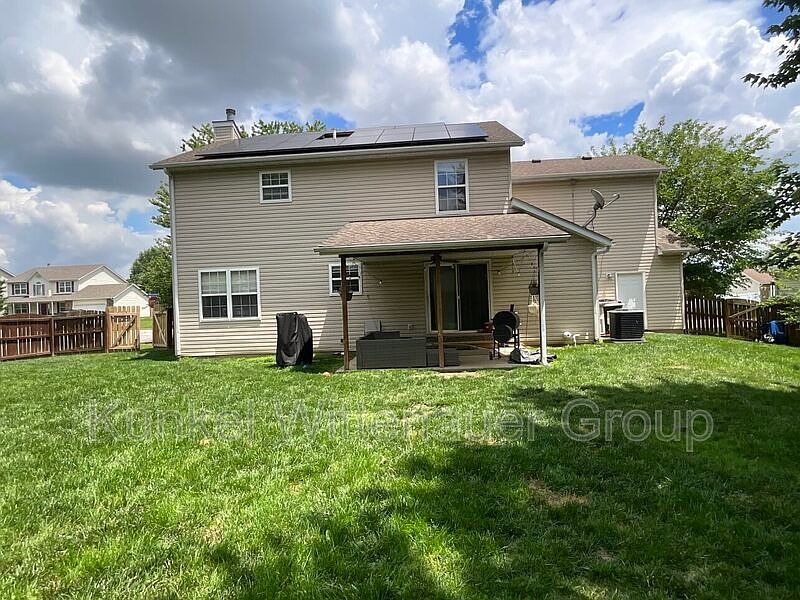 2nd image of 911 Victoria Ln