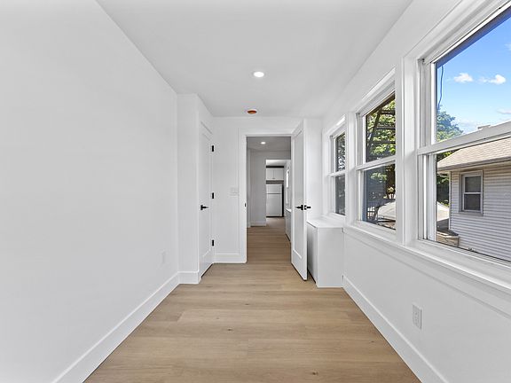 5th image of 373 Palmer Ave Floor 2
