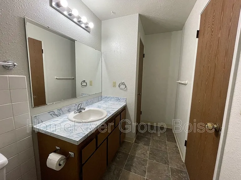 870 E Bergeson St — Photo 12