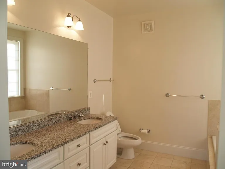 600 2nd St #303 — Photo 20
