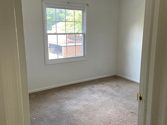 5th image of 29 Charleston Sq #56