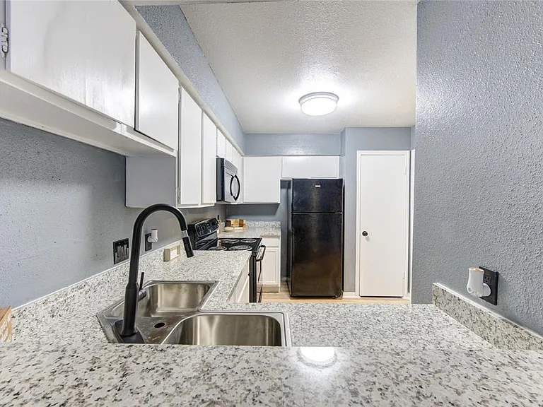 12500 Sandpiper Dr #107 — Photo 3