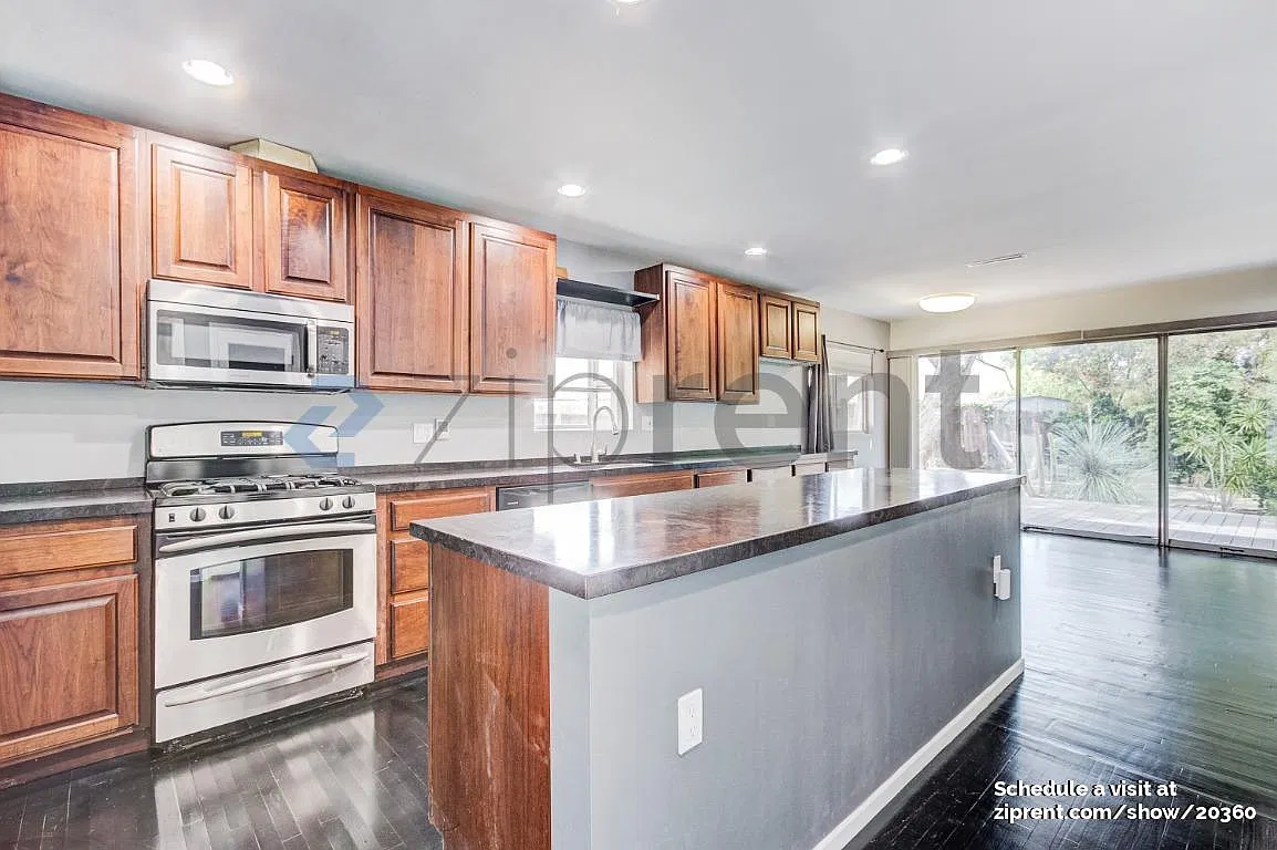 4 bed, 1334 sqft, $4,400 — Photo 1