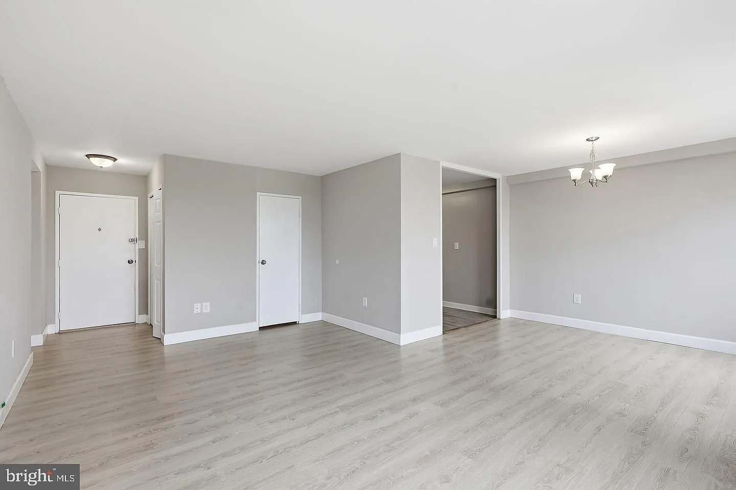 River Towers Condo — Photo 2