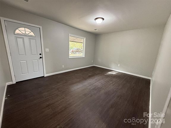 3rd image of 1175 Bridges Dr