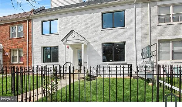 3 bed, 1500 sqft, $4,650 — Photo 1