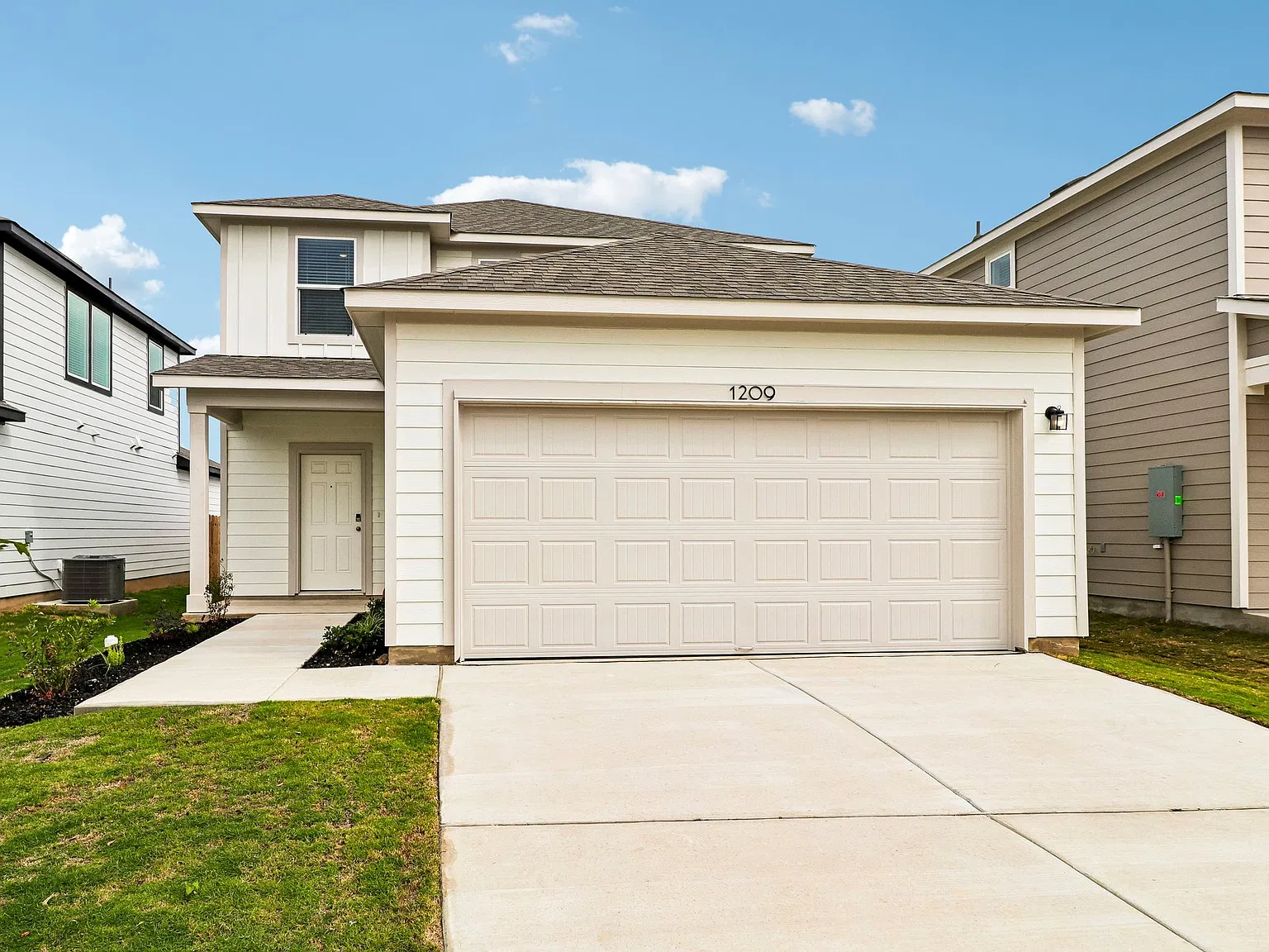 4 bed, 2.5 bath, 2003 sqft, $2,200 — Photo 2