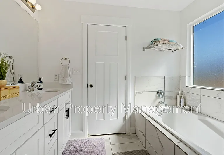 4082 N Poplar St — Photo 7