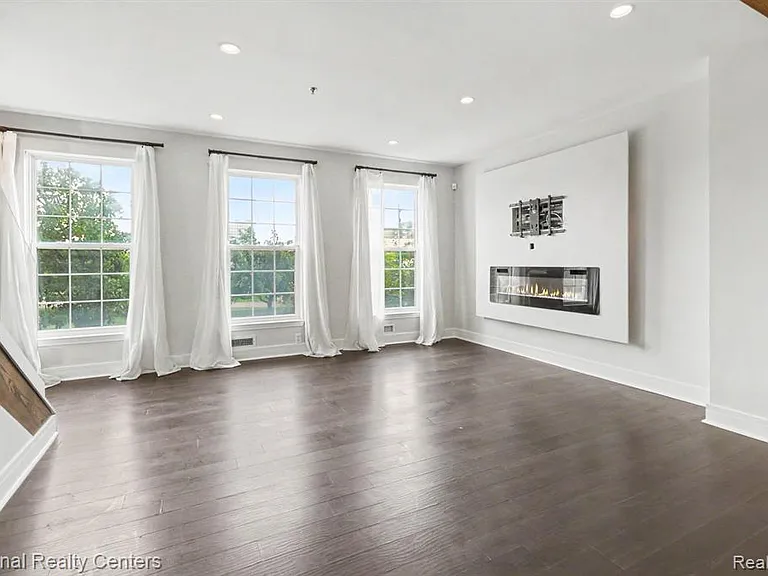 20304 Boardwalk Blvd — Photo 6