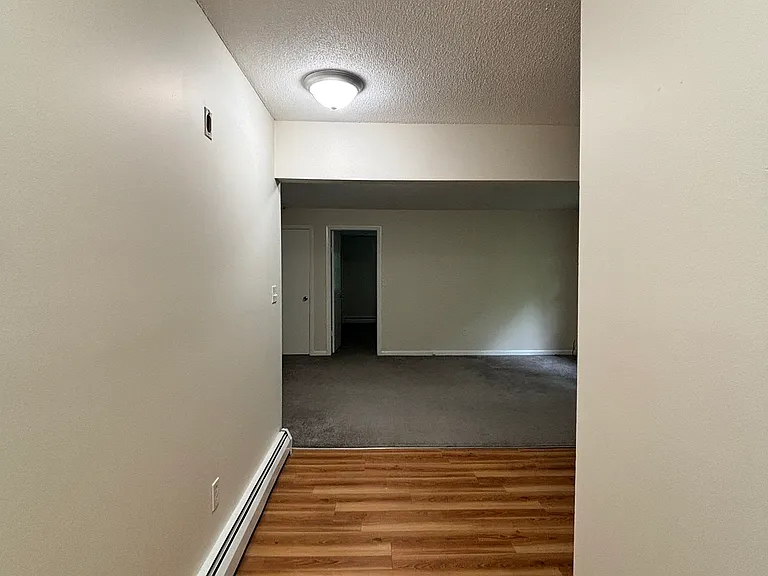 31 Vernon Ave — Photo 4