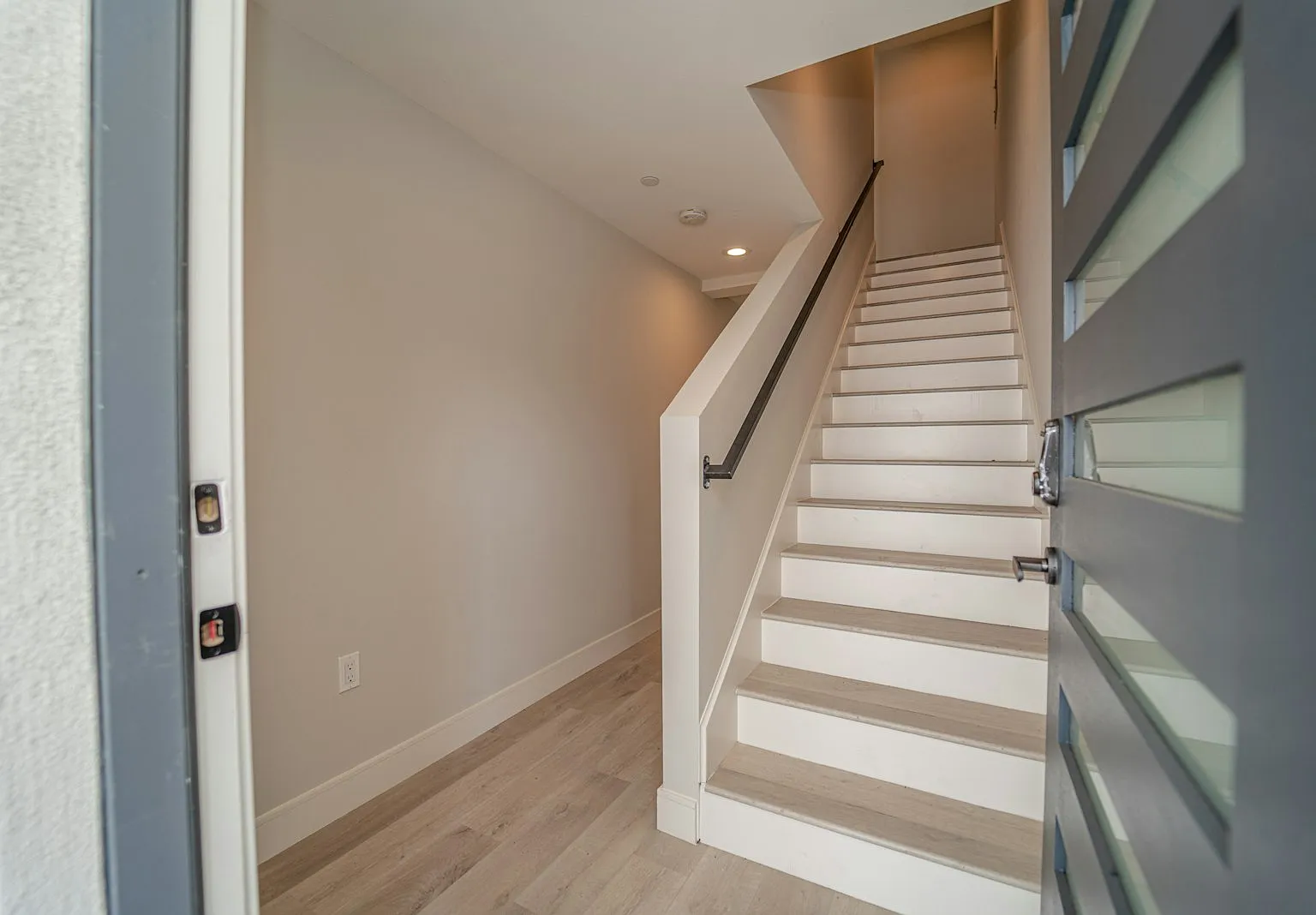 1321 Bates Avenue, Unit 1323 1/2 — Photo 4