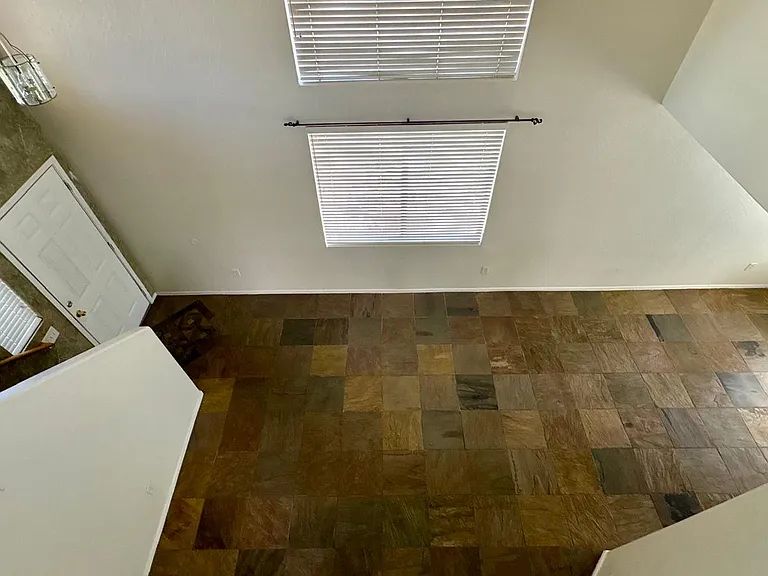 326 N Pioneer St — Photo 15
