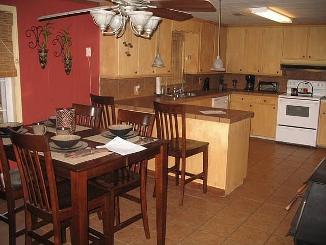 Kitchen and dining area.