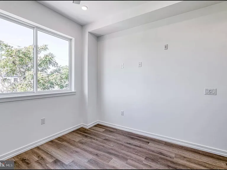 2616 West Girard Ave - 204 — Photo 6