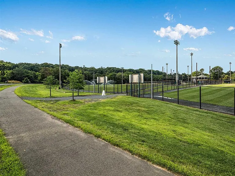 Lerner Windmill Parc — Photo 42
