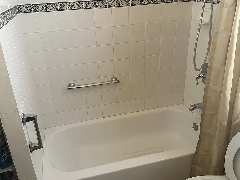 1626 Chestnut St — Photo 3