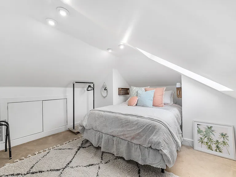 Upstairs loft with Queen Bed
