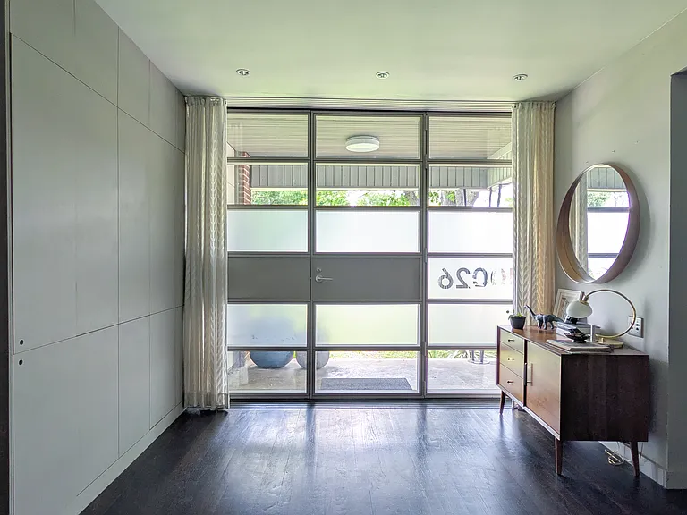 10026 Lake Gardens Dr — Photo 3