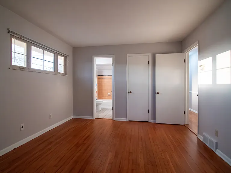 2861 Wellesley Dr — Photo 16