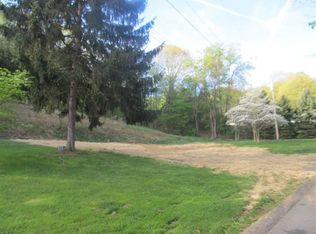 65 Blossom Ln, Vandergrift, PA 15690