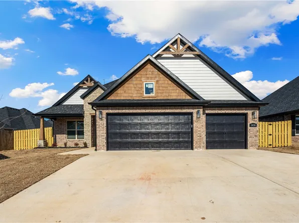 1430 Paragon Dr, Centerton, AR 72719
