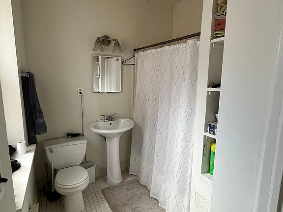 3rd image of 2008 W Girard Ave #2F