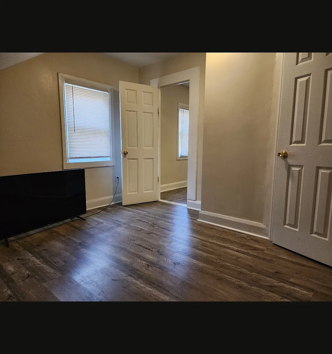 91 Taunton Ave — Photo 1