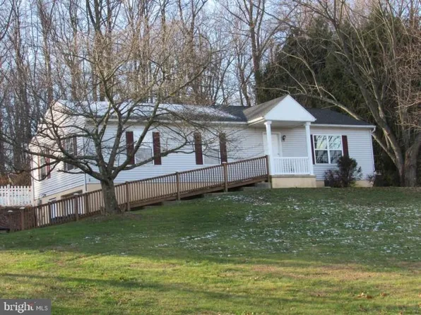 205 Pleasant View Dr, Red Lion, PA 17356
