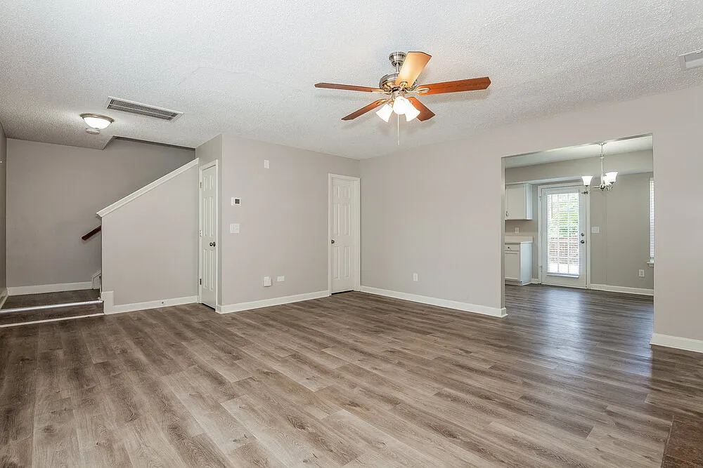 4 bed, 2.5 bath, 1832 sqft, $2,095 — Photo 4
