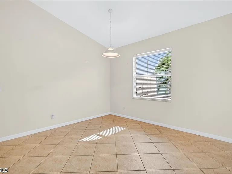 8369 Sumner Ave — Photo 10