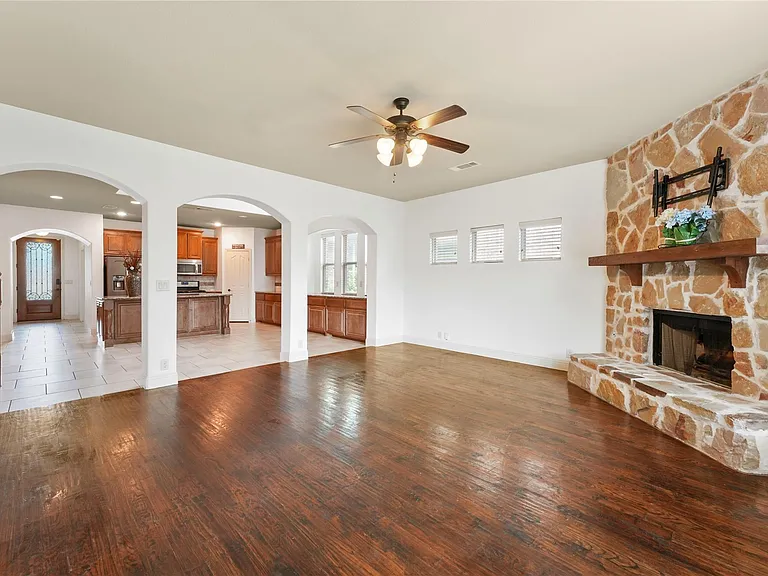 1204 E Shawnee Dr — Photo 4