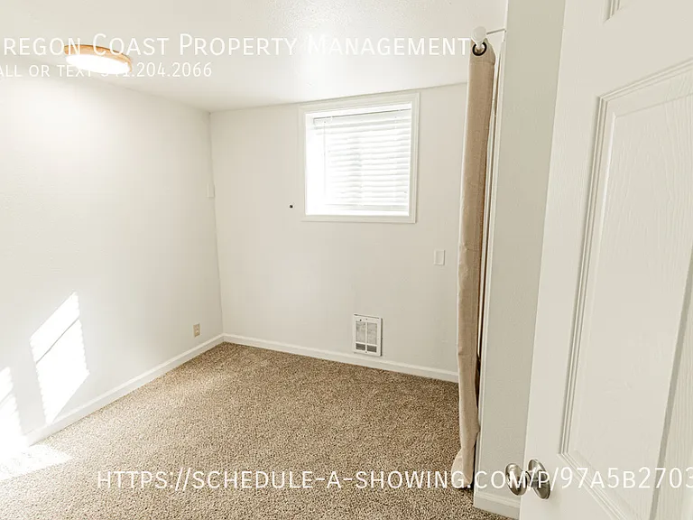 537 SW 32nd St — Photo 11