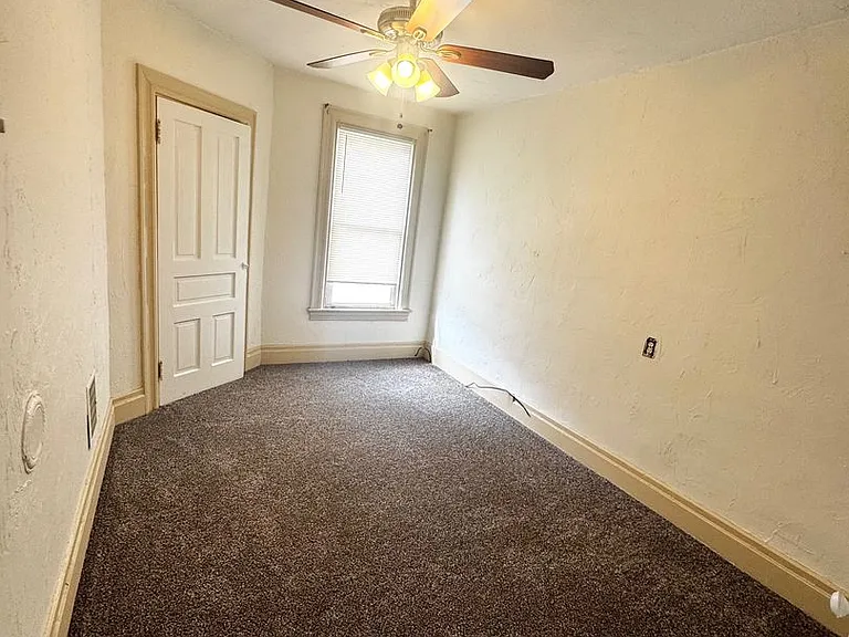 1101 Fredonia St — Photo 12