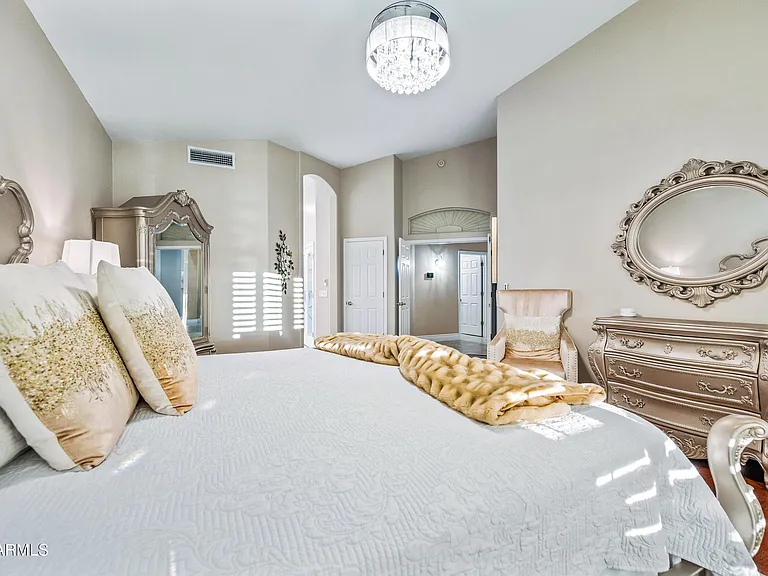 1817 E Willow Tree Ct — Photo 68