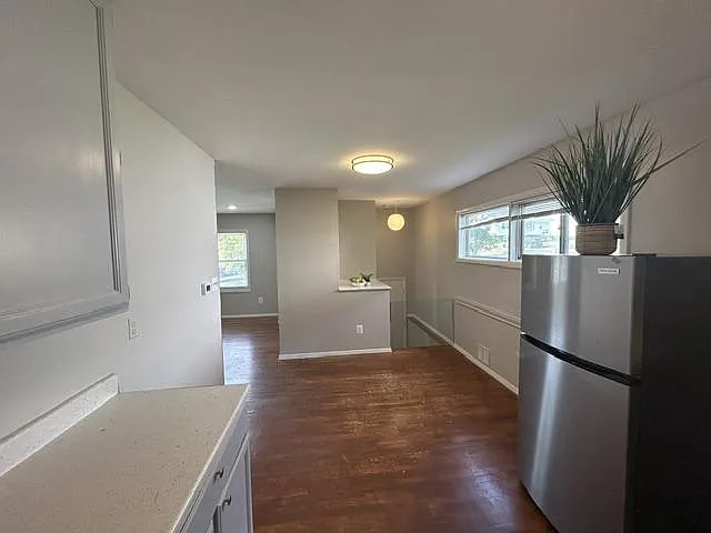 4 bed, 2.0 bath, 1708 sqft, $3,000 — Photo 4