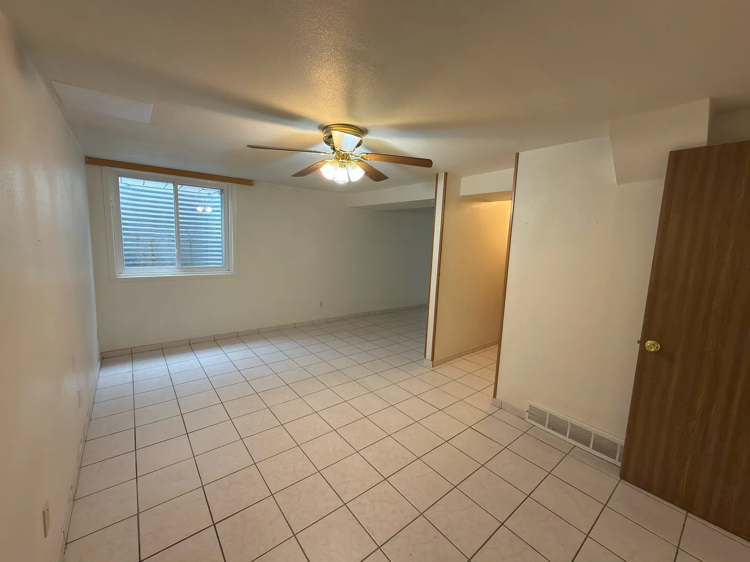 4 bed, 2016 sqft, $2,250 — Photo 3